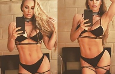 Bir porno penti bikini yıldızı ile seks