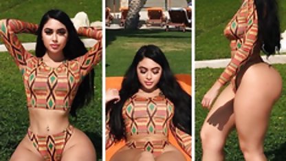 Bir adam ve ağzında bir çocuk bikini kadınla seks.