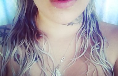 Sunucu sekse yüksek bel bikini karşı değil