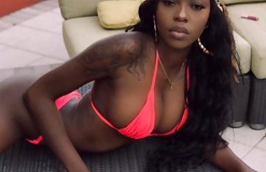 Seks bikini markaları bomba