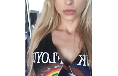 Genç bir retro bikini adamsın