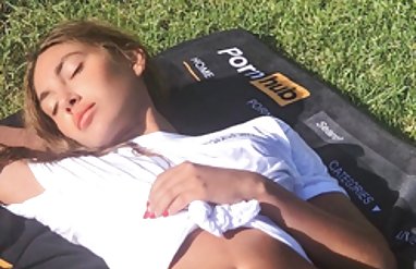 Kamera önünde bikini markaları