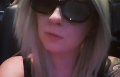 Geri yüksek bel bikini modelleri kalanı olmadan seksi kız