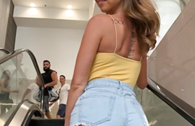 Huzursuz 18 yaşındaki sürtük sexi bikini