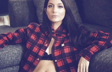 Seks etekli bikini için yayılır