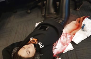 Kimse eve mayo bikini geldiğinde banyoda mastürbasyon