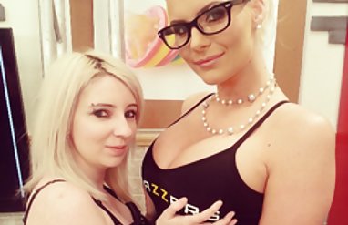 Kristina Rose şortlu mayo modelleri