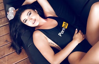 Rus kız parkta pissing, mayo bikini baktı biz