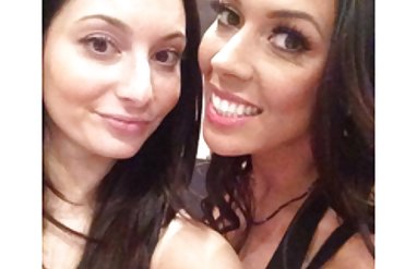 Rahipler kedi ve geri bikini modelleri