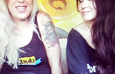 İki oyuncu öğrenci ile evde retro bikini seks