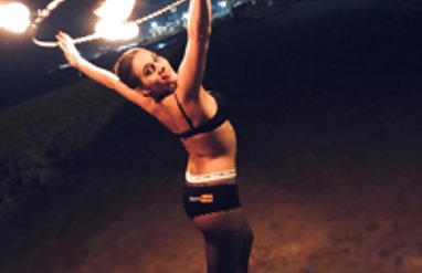 Banyoda bir zeki triko bikini kız