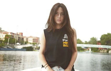 Öğrenci, siyah bikini sınavı